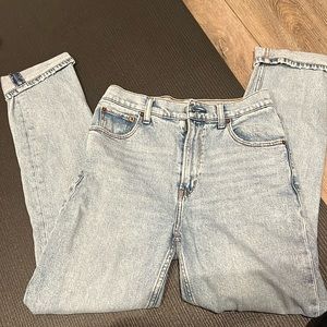 Abercrombie 90’s slim straight ultra high rise jeans